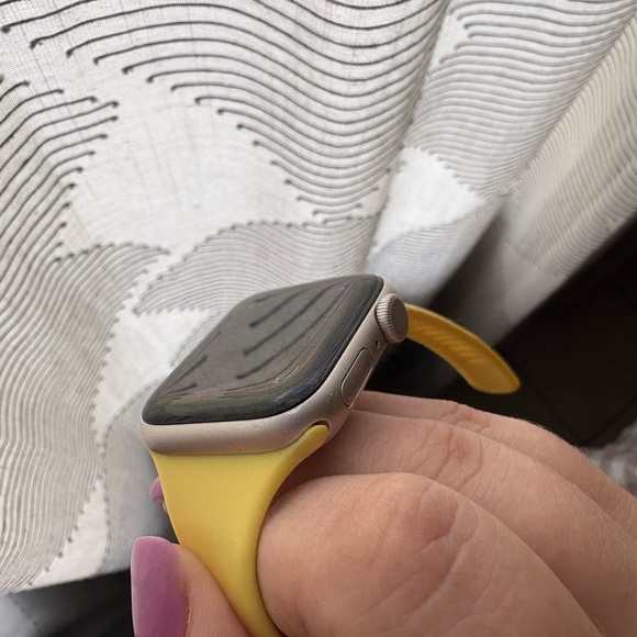 Apple Watch SE 2nd Generation (GPS) 40mm - Picture 11 of 13